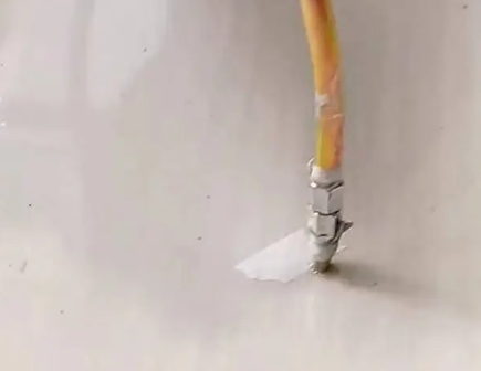 威海瓷砖空鼓维修公司专业解答在瓷砖铺贴过程中，如果使用的砂料过粗（如全部使用了粗砂），可能会导致以下问题